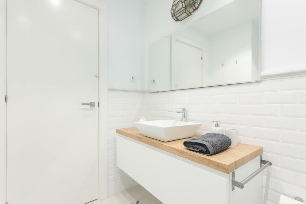 ברצלונה Stylish Apartment With Terrace For Couple Or Family מראה חיצוני תמונה